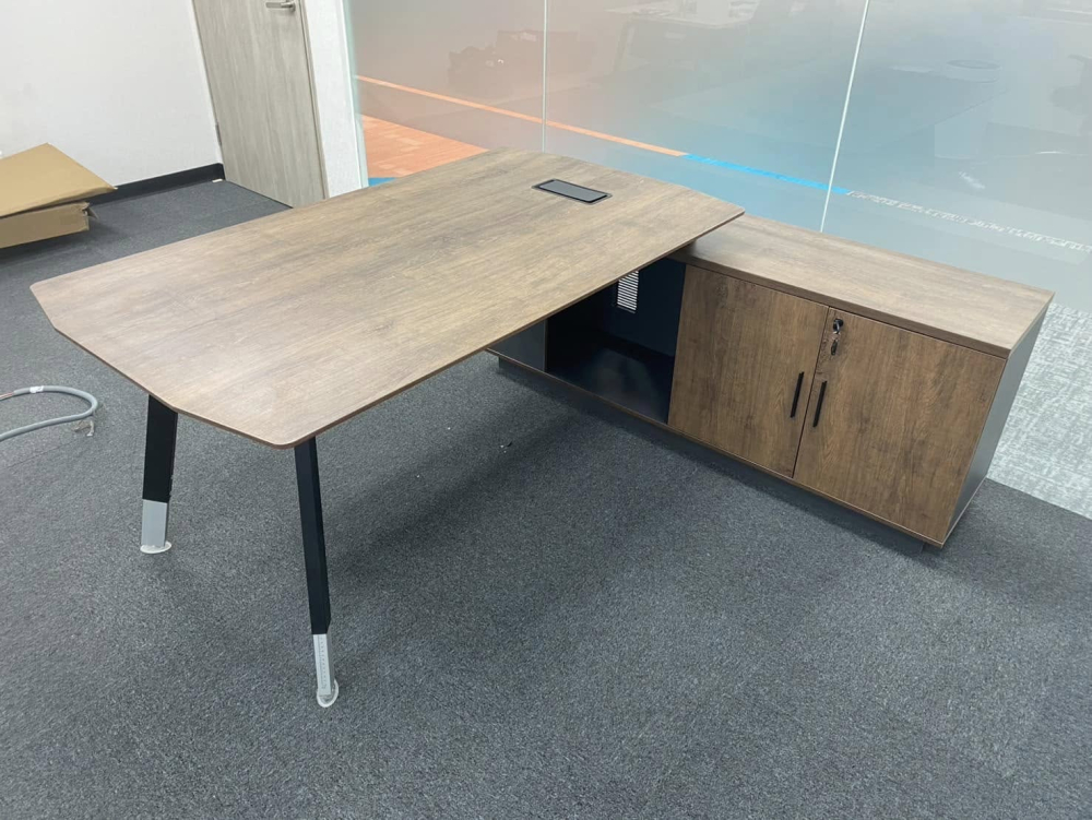 5.8尺凱恩斯古木紋色主管桌