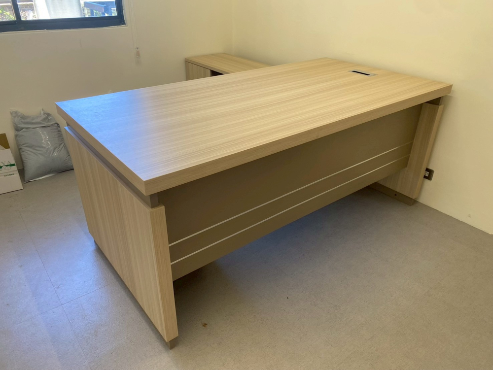 5.8尺弗格主管桌